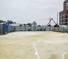 柳东篮球场划线完成