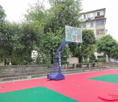 来宾市实验高中移动篮球架安装