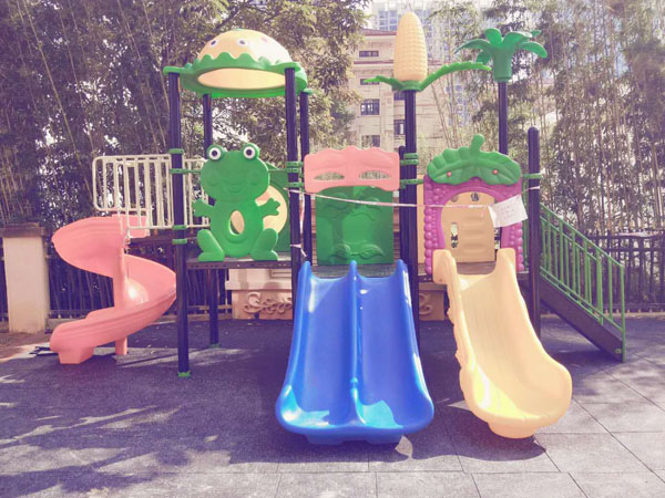 滑滑梯厂家成冠体育