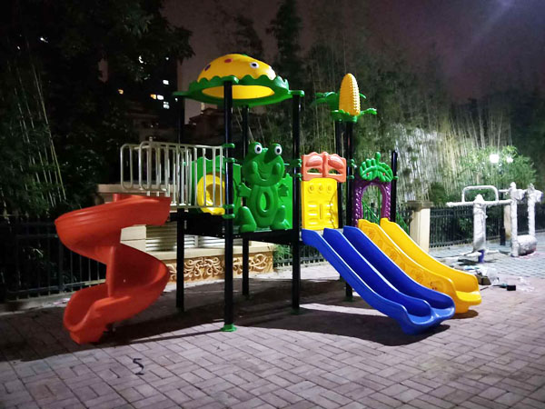 滑滑梯厂家成冠体育